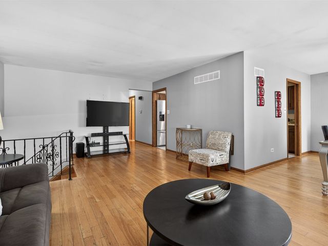 4242 Pinewood Lane, Matteson, IL 60443