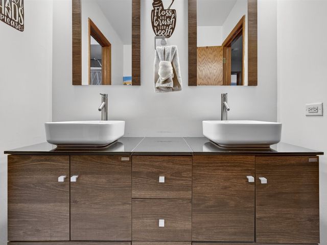 4242 Pinewood Lane, Matteson, IL 60443