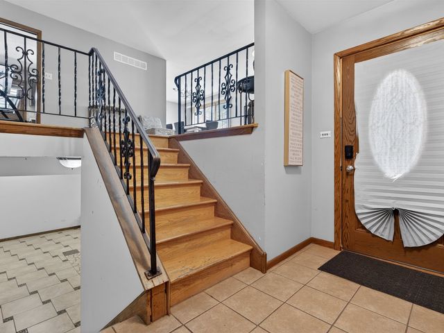 4242 Pinewood Lane, Matteson, IL 60443