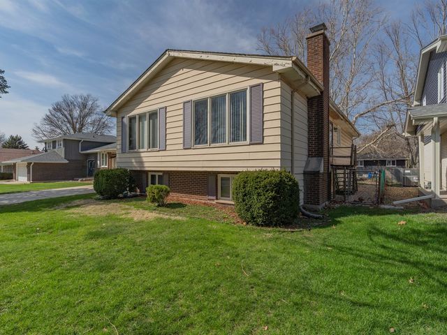 4242 Pinewood Lane, Matteson, IL 60443