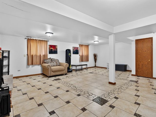 4242 Pinewood Lane, Matteson, IL 60443