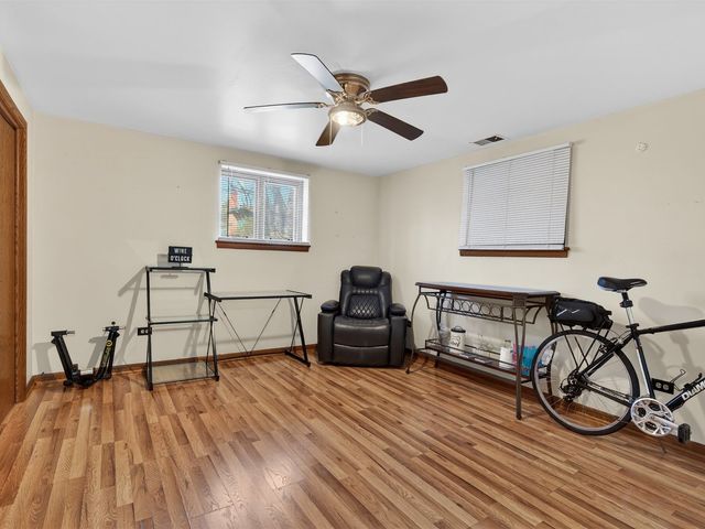 4242 Pinewood Lane, Matteson, IL 60443