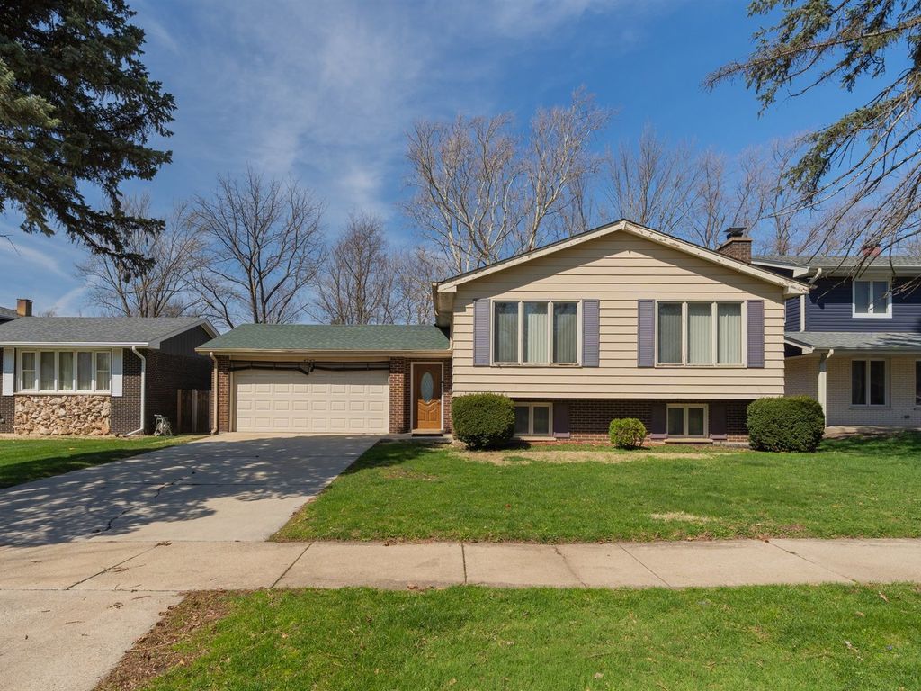 4242 Pinewood Lane, Matteson, IL 60443