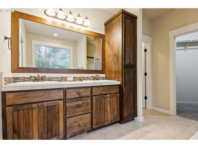 17811 Sw ROBERT Ln, Beaverton, OR 97078