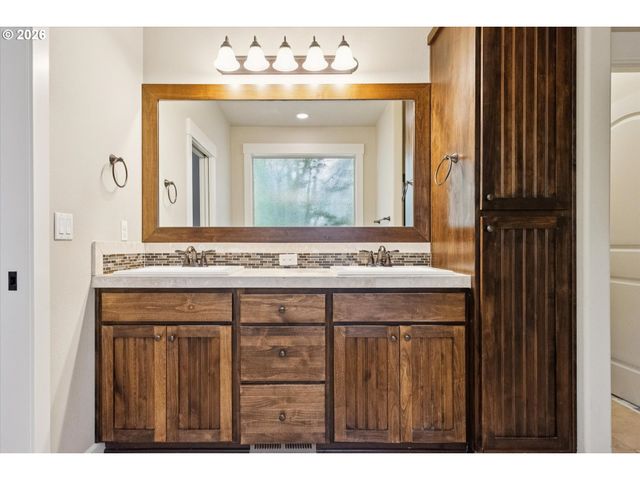 17811 Sw ROBERT Ln, Beaverton, OR 97078