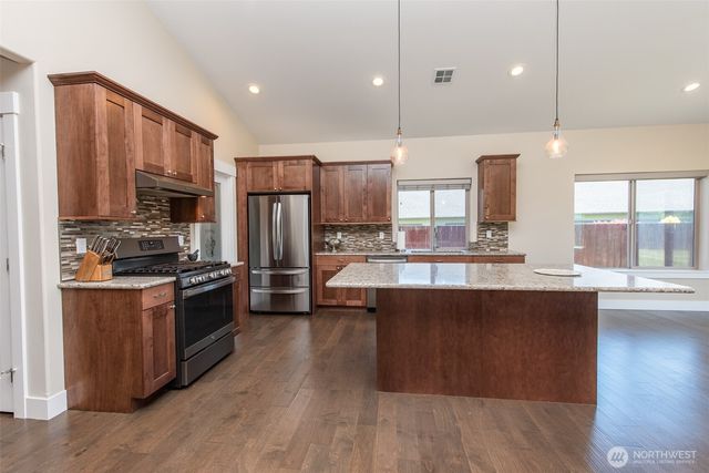 390 Broadmoor Street, Sequim, WA 98382