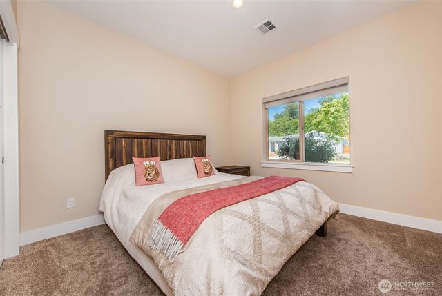 390 Broadmoor Street, Sequim, WA 98382