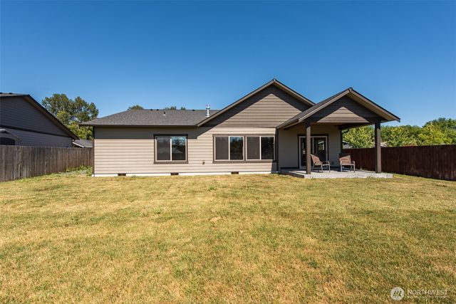 390 Broadmoor Street, Sequim, WA 98382