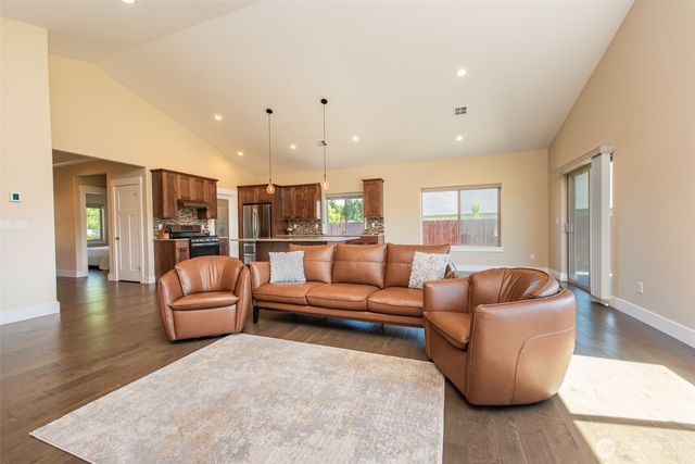 390 Broadmoor Street, Sequim, WA 98382