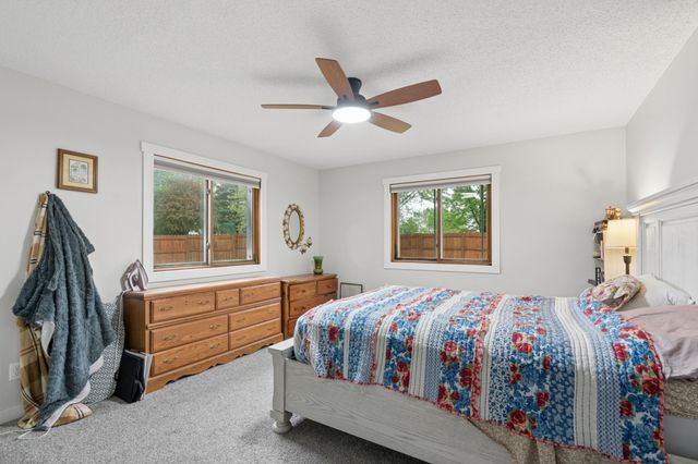 8893 Autumn Oaks Drive, Rockford, MN 55373