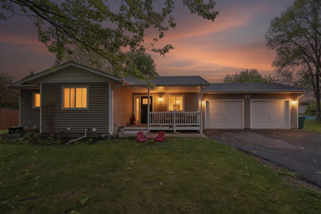 8893 Autumn Oaks Drive, Rockford, MN 55373