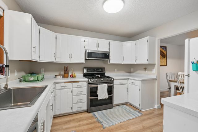 8893 Autumn Oaks Drive, Rockford, MN 55373