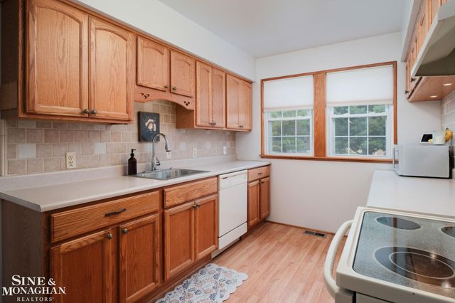 18083 Elizabeth Street, Roseville, MI 48066