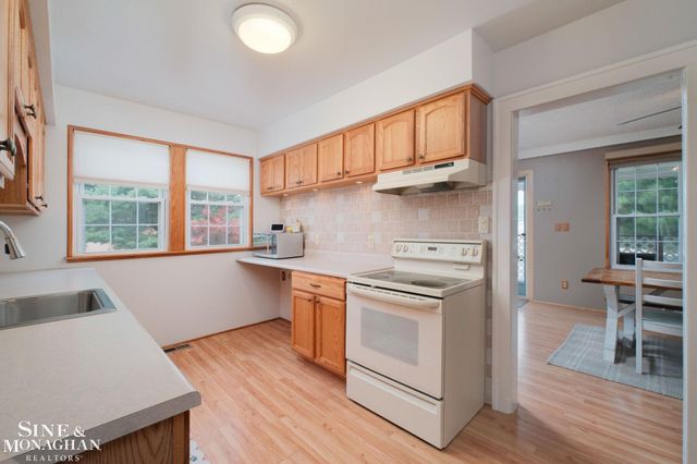 18083 Elizabeth Street, Roseville, MI 48066