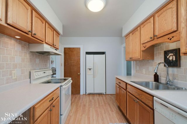18083 Elizabeth Street, Roseville, MI 48066
