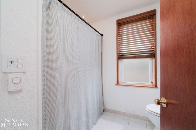 18083 Elizabeth Street, Roseville, MI 48066
