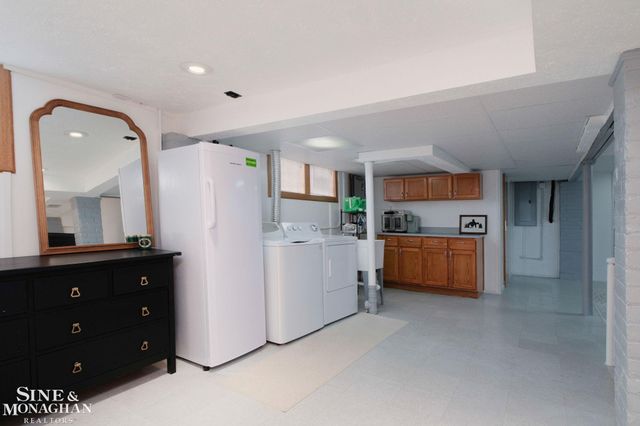 18083 Elizabeth Street, Roseville, MI 48066