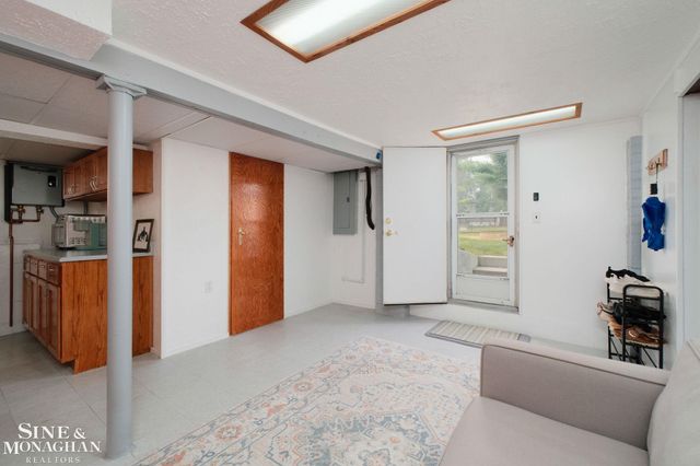 18083 Elizabeth Street, Roseville, MI 48066