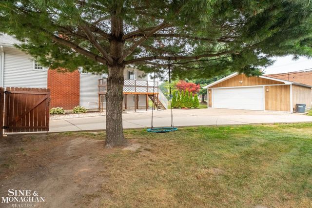 18083 Elizabeth Street, Roseville, MI 48066