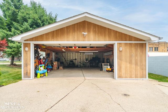 18083 Elizabeth Street, Roseville, MI 48066