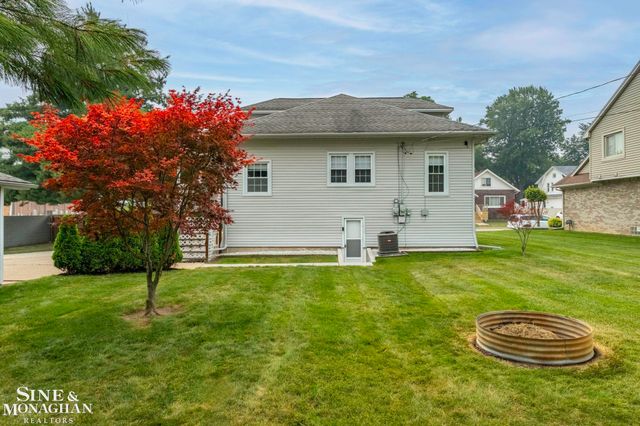 18083 Elizabeth Street, Roseville, MI 48066