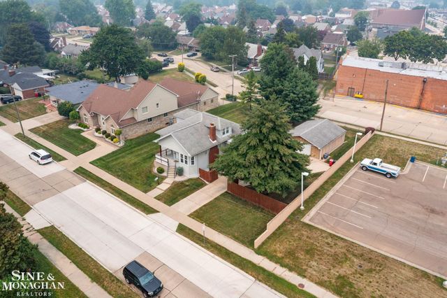 18083 Elizabeth Street, Roseville, MI 48066
