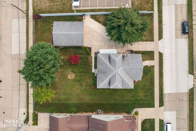 18083 Elizabeth Street, Roseville, MI 48066