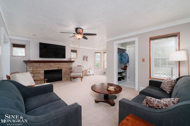 18083 Elizabeth Street, Roseville, MI 48066