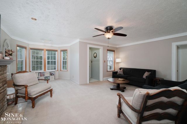 18083 Elizabeth Street, Roseville, MI 48066