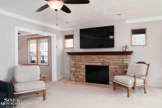 18083 Elizabeth Street, Roseville, MI 48066