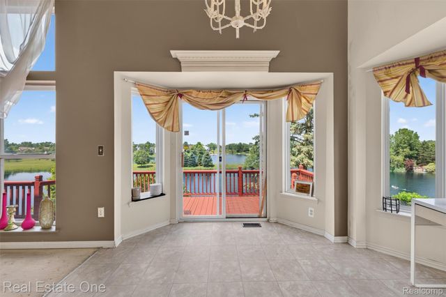 510 Boulder Lake Drive, Oxford Charter Township, MI 48371