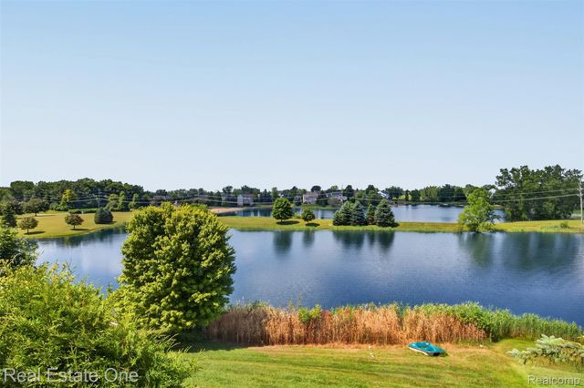 510 Boulder Lake Drive, Oxford Charter Township, MI 48371