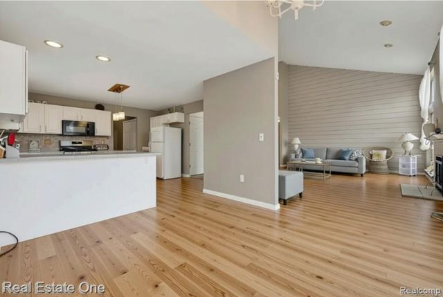 510 Boulder Lake Drive, Oxford Charter Township, MI 48371