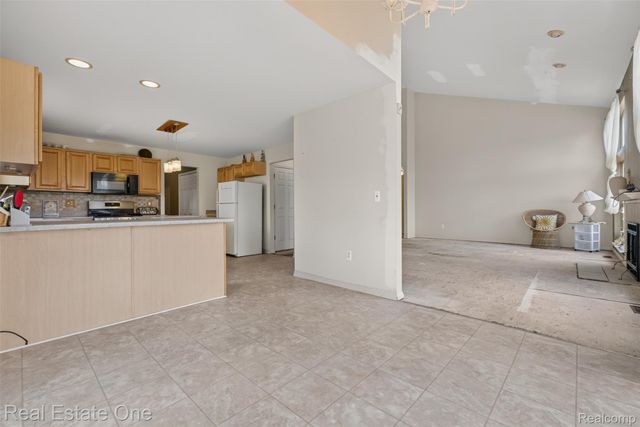 510 Boulder Lake Drive, Oxford Charter Township, MI 48371