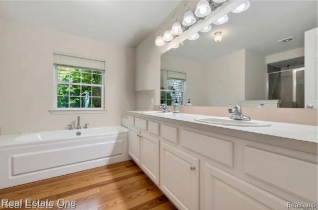 510 Boulder Lake Drive, Oxford Charter Township, MI 48371
