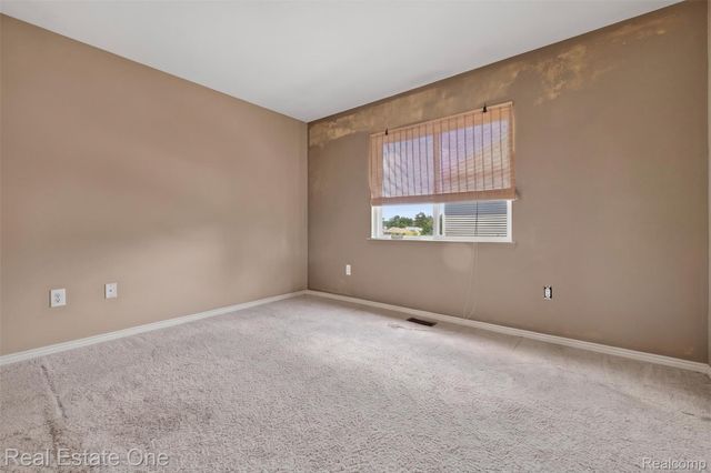 510 Boulder Lake Drive, Oxford Charter Township, MI 48371