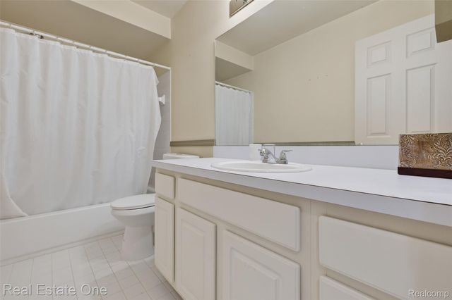 510 Boulder Lake Drive, Oxford Charter Township, MI 48371