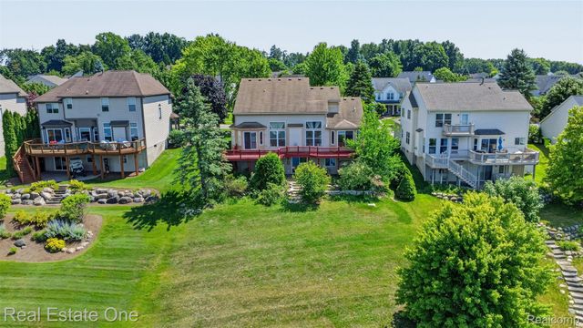 510 Boulder Lake Drive, Oxford Charter Township, MI 48371