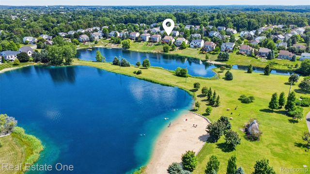 510 Boulder Lake Drive, Oxford Charter Township, MI 48371