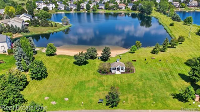 510 Boulder Lake Drive, Oxford Charter Township, MI 48371