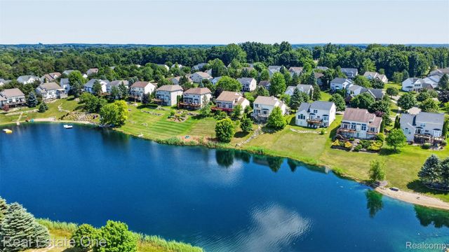 510 Boulder Lake Drive, Oxford Charter Township, MI 48371
