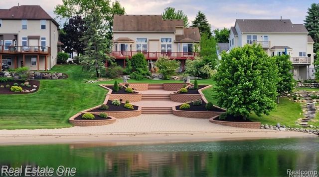 510 Boulder Lake Drive, Oxford Charter Township, MI 48371