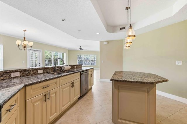 7820 34TH AVE W 102, Bradenton, FL 34209