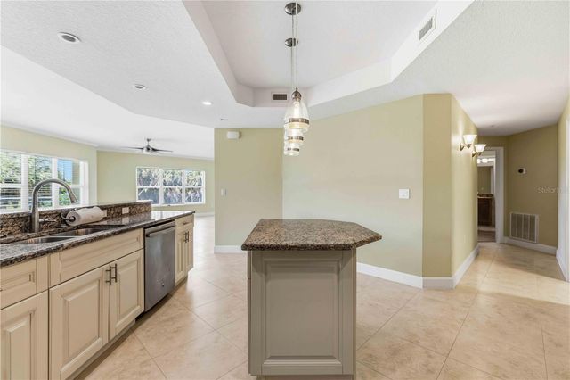 7820 34TH AVE W 102, Bradenton, FL 34209