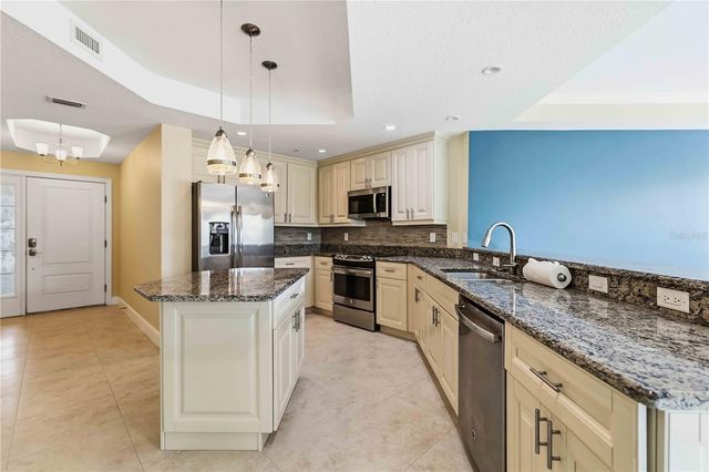 7820 34TH AVE W 102, Bradenton, FL 34209