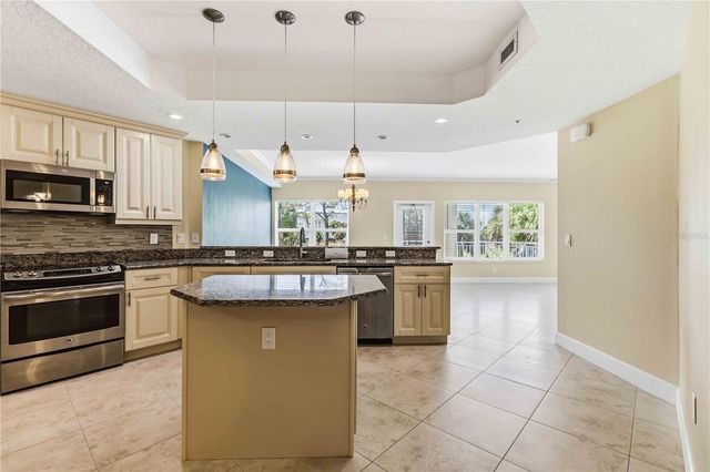 7820 34TH AVE W 102, Bradenton, FL 34209