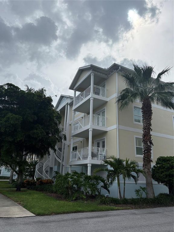 Image 32 of property listing at 7820 34TH AVE W 102, Bradenton, FL 34209