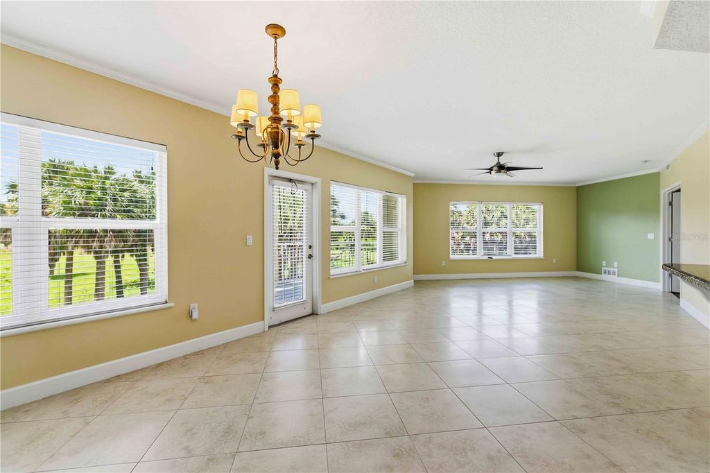 Image 6 of property listing at 7820 34TH AVE W 102, Bradenton, FL 34209
