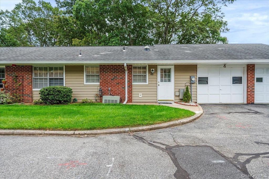 48 Trent Court B, Ridge, NY 11961
