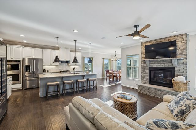 6820 Falls Ridge Ln, College Grove, TN 37046